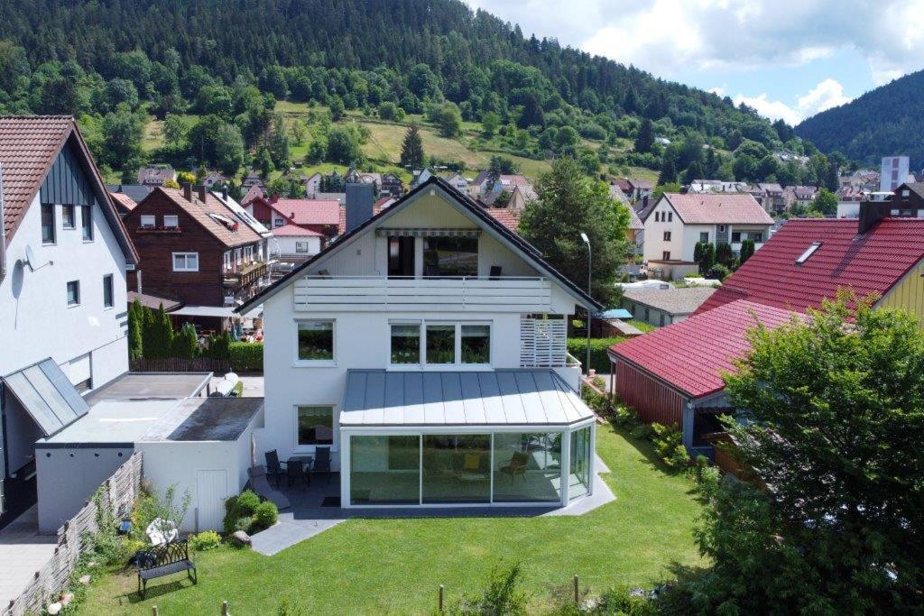 Ferienwohnung am Enzufer mit Balkon in Bad Wildbad im Schwarzwald Exterior foto